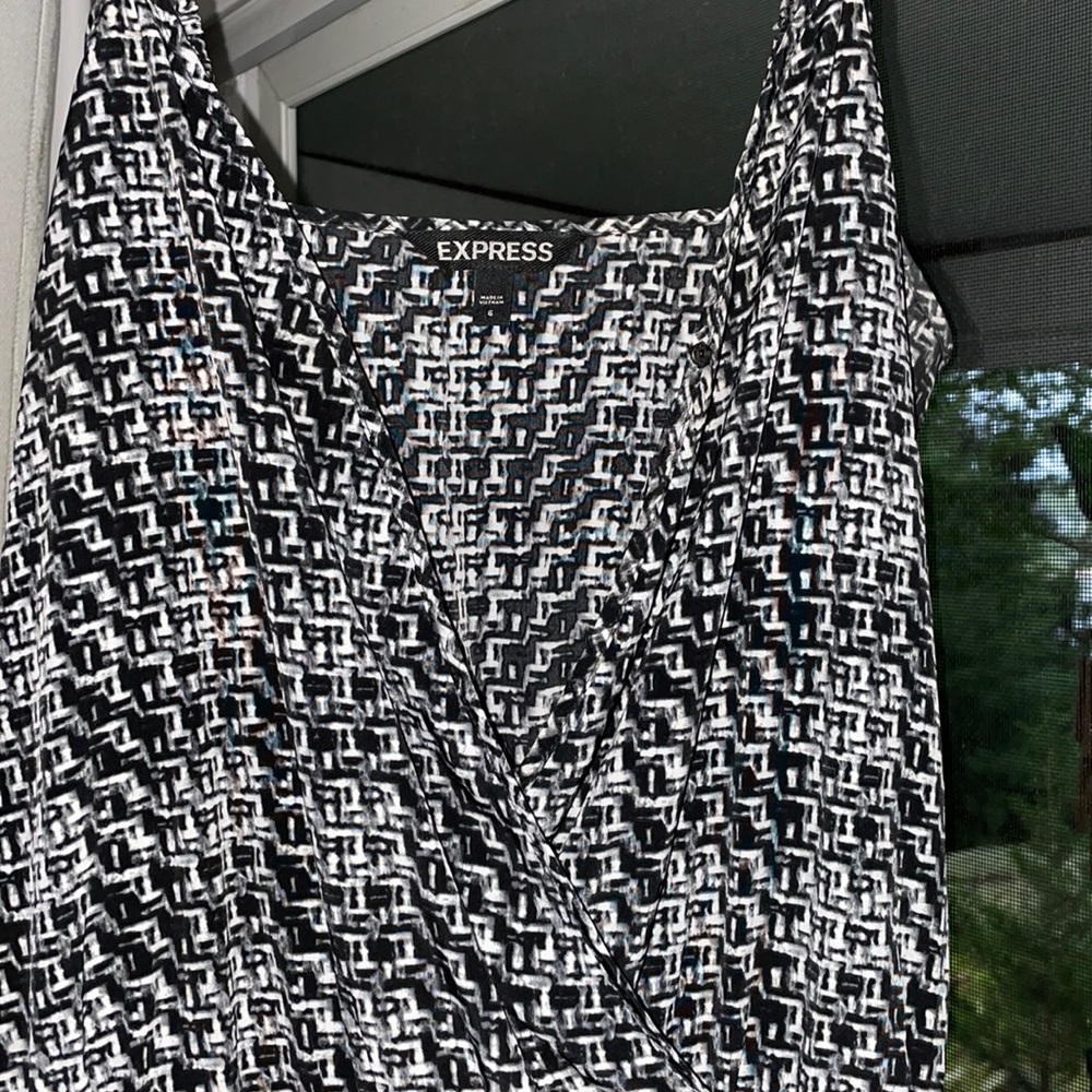 EXPRESS size 6 strappy romper navy/white